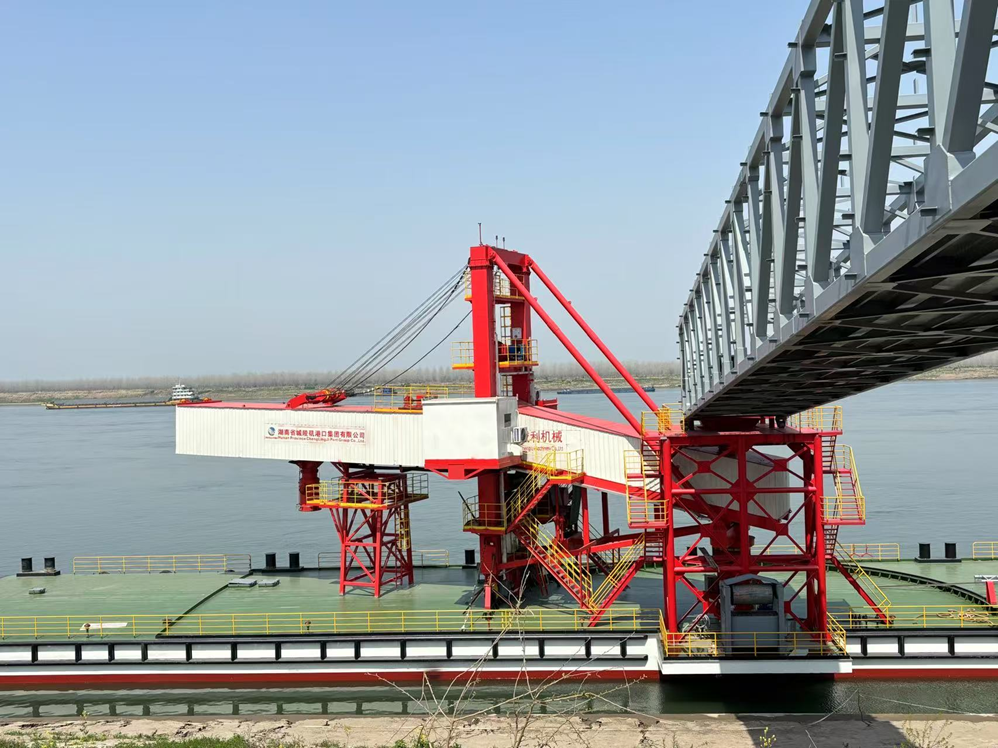 2000T/h圆弧轨道式装船机